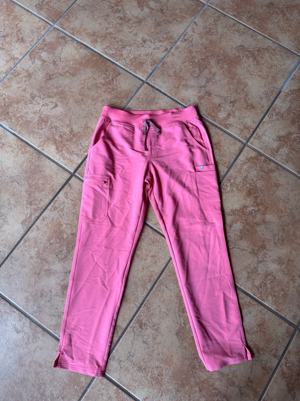 Figs Women’s Coral Cargo Joggers
